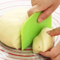 ราคา New 1PC Useful Cream Spatula DIY Pastry Cutters Fondant Dough Scraper Cake Cutter Pastry Baking Tool Kitchen Accessories (26563019747)