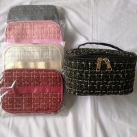 ราคา กระเป๋าใส่เครื่องสำอางค์​ ทรงสี่เหลี่ยม ผ้าทวีต (เหลือสีขาว) (28904948973)