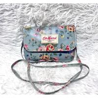 ราคา กระเป๋าหนังกันน้ำลายดอกครอสบอดี้Cath kidston(รหัส ดอกไม้417) (43751969830)