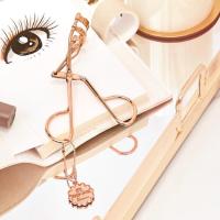 ราคา ที่ดัดขนตา Bisous Bisous บิซู บิซู You Drive Me Daisy Eyelash Curler (5475240095)