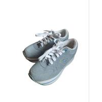 ราคา Guess รองเท้าผ้าใบ แบรนด์แท้ (23065024508)