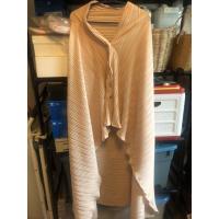 ราคา ผ้าพลีทคลุมให้นม มือ2 สภาพดีมาก (29120792834)