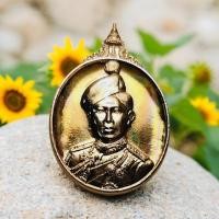 ราคา (( ซองเดิม ติดรุ้ง หายาก )) เข็มกลัดที่ระลึก ปี 2545 กระหลั่ยทอง ขึ้นรุ้งสวยตามรูป สก (51703835771)