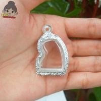 ราคา กรอบพระ กรอบพระเงินผสม | ใส่รูปหล่อหลวงพ่อปาน | ขนาดตามรูปภาพ(ขนาดจอกระจก) (25004845124)