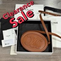 ราคา [อย่าลืมกดโค้ดลดเพิ่ม 3000 นะคะ] Celine Oval Crossbody Bag DC22 ของแท้ 100% ซื้อเก็บ ไม่เคยใช้ ราคาช้อปจะห้าหมื่นแล้วค่ะ (43401968684)