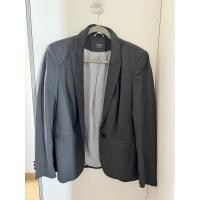 ราคา เซ็ตสูตรพร้อมเสื้อสูทและกางเกงขายาวสีเทาเข้ม ยี่ห้อ Marks & Spencer Collection (21471970575)