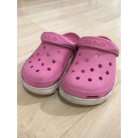 ราคา รองเท้า crocs แท้ สีชมพู มือสอง สำหรับเด็กโต (23344445180)