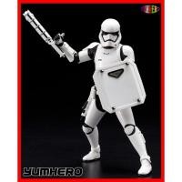 ราคา [งานแท้100%] S.H.Figuarts โมเดล ฟิกเกอร์ สตอร์มทรูปเปอร์ สตาร์ วอร์ส เอพพิโซด Star Wars First Order Stormtrooper Shield (2329706162)