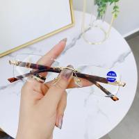 ราคา (+100~+400) แว่นสายตายาว แว่นตาอ่านหนังสือป้องกันแสงสีฟ้าแฟชั่นไร้กรอบใหม่แว่นตาผู้สูงอายุแว่นตาอ่านหนังสือ (28117871043)