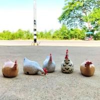 ราคา ตุ๊กตาเซรามิคแต่งสวน ไก่เซรามิค 5ท่าทาง ตุ๊กตาแต่งสวนตัวใหญ่ ตุ๊กตาไก่ ไก่เกาะรั้ว ตุ๊กตาเซรามิค แต่งบ้าน (26900073371)