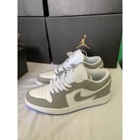 ราคา AJ1 Air Jordan 1 "Wolf Grey" รองเท้าผ้าใบ DIOR สีเทาสำหรับผู้ชายและผู้หญิงรองเท้ากีฬา (25953221255)