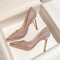 ราคา labotte bkk รองเท้าส้นสูง รองเท้าทำงาน รองเท้าส้นสูงสีทองประดับคริสตัล สำหรับเจ้าสาวและเพื่อนเจ้าสาว สไตล์ฝรั่งเศสระดับไฮเอนด์ ฤดูร้อน 2023 (56203860588)