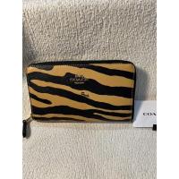 ราคา Coach กระเป๋าสตางค์ใบกลางซิปรอบลายเสือ ของแท้100% (17617126128)