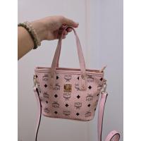 ราคา เทๆๆ แม่ค้าขี้เกียจขายแร้ว กระเป๋ามือสองทรงถัง mcm ชมพูน่ารักๆ งานตู้งานหนังแท้สวยสะอาด ตำหนิตรงหูถือยาแนวไม่สวยค่ะ (45901133281)