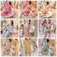 ราคา ↂราคาพิเศษชุดนอน เสื้อแขนสั้น + กางเกงขายาว 20 ลาย คอตต้อนผสมการ์ตูน ผ้านิ่มมาก กระดุมหน้าคอปก ฟรีไซส์ DC (8351619900)
