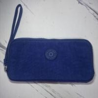 ราคา Kipling กระเป๋าสตางค์ผู้หญิงแบบคล้องข้อมือ สีกรมท่า พร้อมสายคล้องมือ(มือสอง สภาพใหม่) (40561402119)