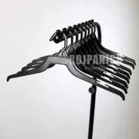 ราคา ไม้แขวนพลาสติก รุ่น 136 สีดำ ไม้แขวนเสื้อ (4349944471)