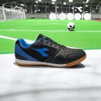 ราคา DIADORA Kasut Futsal Lelaki/Kasut Latihan/รองเท้าฟุตบอลชายในร่ม/รองเท้าฟุตซอล DSC 8157 (40450291768)