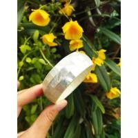 ราคา กำไลเปลือกหอยมุกแท้ Mother of Pearl bangle (29233671632)
