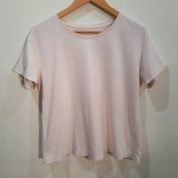 ราคา เสื้อยืดคอกลมสีครีม เนื้อผ้าดีแบรนด์AIRism Uniqlo อก40ยาว22(เสื้อมือสองตำหนิมีเปื้อนสีจางๆ) (25809580071)