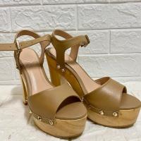 ราคา รองเท้าส้นสูง LYN ของแท้ มือสอง (4240409865)