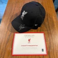 ราคา [ของแท้] หมวกยี่ห้อ 47 ทีม Liverpool X Colombia พร้อมลายเซ็นต์ Luis Díaz เป็นสินค้าจากสโมสร Liverpool Official (41508974021)