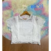 ราคา เสื้อลูกไม้สีขาวมีซับในมือ2 (26337099986)