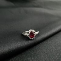 ราคา Red Ruby แหวนเงินแท้ 925 ประดับตัวเรือนด้วย CZ พร้อมเม็ดยอดทับทิมสีแดงเข้ม ให้ความหรูหราออกงานได้ ล้อมเพชร CZ Size 57 (24579722690)