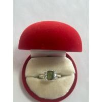 ราคา แหวนเขียวส่องบางกะจะ ประดับไวท์โทปาส3เม็ด2ข้างเงินแท้92.5หนัก5กรัมไซส์53 (28176251292)