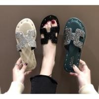 ราคา รองเท้าแตะHประดับเพชร ติดหมุดรอบ (2745078127)