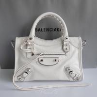 ราคา บัตรเครดิตผ่อน 0% ส่งฟรี (พร้อมส่ง) New! Balenciaga Metallic Edge Mini City SHW Stamp T ปี 21 ช็อปไทย (13009030669)