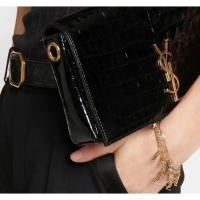 ราคา ZP 6600, สร้อยข้อมือ YSL Saint Law 2023 ทรงเหลี่ยมหลายเลเยอร์พร้อมโลโก้ (57503508797)