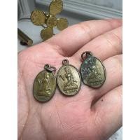 ราคา เหรียญนางกวัก หลังพระพุทธ หลวงพ่อจง วัดหน้าต่างนอก จ.อยุธยา ปี 2500(ชุด3องค์ราคาดีสุดด) (24102239446)