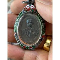 ราคา เหรียญหลวงปู่โต๊ะพร้อมกรอบเนื้อนวะปี 2511 (25957638103)