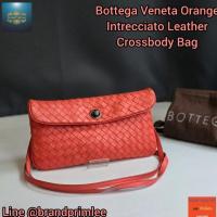 ราคา กระเป๋าสะพายโบเทก้าแท้ สวยๆถูกๆมาแล้วจ้า Bottega Veneta Orange Intrecciato Leather Crossbody Bag (27719870137)