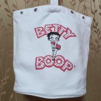 ราคา BETTY BOOP กระเป๋าสะพายไหล่ผ้าแคนวาสทรงรี มือสองสภาพดี ทำความสะอาดแล้ว (27080599258)