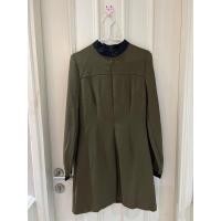 ราคา Dress คอจีน ซิปหน้า สีเขียวขี้ม้า Brand : Leelachy Size : S (27803503901)