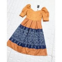 ราคา เดรสลายไทย มือ1 ป้ายห้อย งานป้าย NaNa size xl ราคา 269฿ (3172238282)