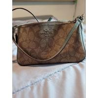 ราคา coach handle pouch f58321 (18451399145)