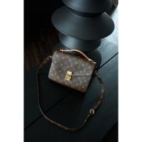 ราคา กระเป๋าสะพายข้าง Louis Vuitton Pochette Metis คลาสสิก ทำจาก.Canvasและหนังวัว สำหรับผู้หญิง สีน้ำตาล พร้อมบริการจัดส่งฟรี (50454369212)