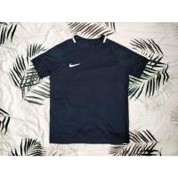 ราคา เสื้อกีฬามือสอง NIKE สีกรมแถบขาว แท้ (22739304253)