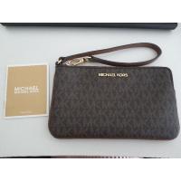 ราคา กระเป๋าสตางค์ MK คล้องมือ มือสอง (8456897726)