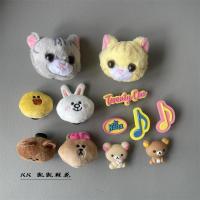 ราคา croc jibz jibbitz crocs อุปกรณ์เสริมสำหรับรองเท้า Crocs แบบลายพวงมาลัยPretty Fluffy Friends CatSuit Hole ของแท้ (41825590144)