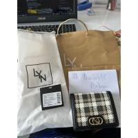 ราคา กระเป๋าสตางค์ใบสั้นLYN (22036393029)