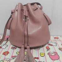 ราคา Breal กระเป๋าหนังแท้มือสอง สีชมพูชิคๆ ทรงขนมจีบ (2696348381)