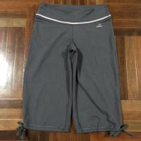 ราคา adidas ของแท้ มือสอง กางเกงผู้หญิง 3 ส่วน ผ้ายืด สีเทา size S โลโก้เลือนตามรูป ขอคนรับได้ (12816438660)
