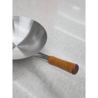 ราคา กะทะผัดทอด กะทะเหล็กก้นลึก ด้ามไม้ ขนาด 32 ซม. ร้อนเร็ว จับกระชับมือ สำหรับร้านอาหาร ผัด ทอด (42720582612)