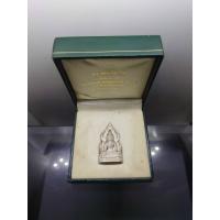 ราคา พระพุทธชินราช รุ่นมหาลาภ เนื้อเงิน พุทธาภิเษก ณ วัดพระศรีรัตนมหาธาตุวรมหาวิหาร พิษณุโลก โคท ๑๔๙๘๕ พ.ศ.2540 พร้อมกล่องเดิ (42801491009)