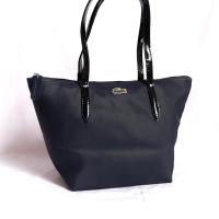 ราคา [กระเป๋ามือสอง] LACOSTE ของแท้! PU 14.5นิ้ว สีกรมท่า กระเป๋าสภาพดี กระเป๋าสะพายข้าง (27920468211)