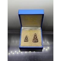 ราคา พระกริ่ง-พระชัยวัฒน์ ไพรีพินาศ ญสส สัมฤทธิ์เงิน รุ่น นวฤทธิ์โภคทรัพย์ วัดบวรนิเวศวิหาร ปี 2544 พร้อมกล่องเดิม (22361689818)